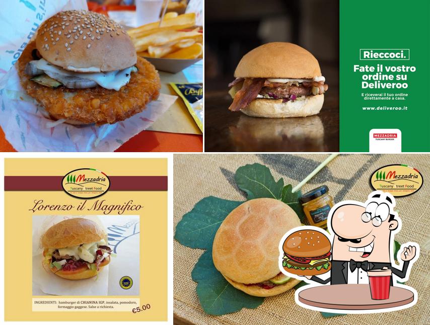 Prova uno dei tipi di hamburger disponibili a MEZZADRIA -hamburgeria Toscana
