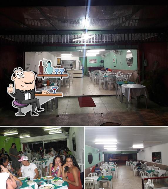 O interior do Maná Pizzaria e Lanchonete