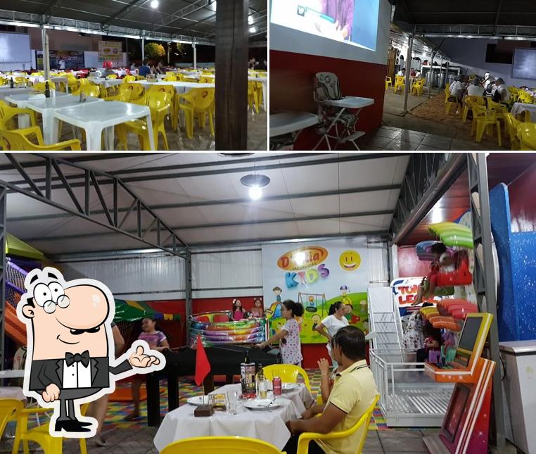 Sente em uma das mesas no D'Tália Pizzaria e Choperia - Super Center- Sinop-MT