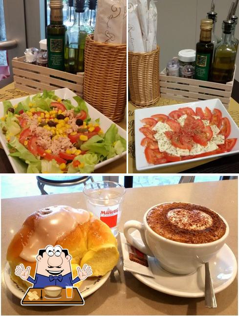 Tra le varie cose da Bar San Giusto si possono trovare la cibo e interni