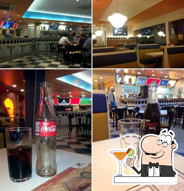 Confira a imagem apresentando bebida e interior a Big Jack Hamburgueria