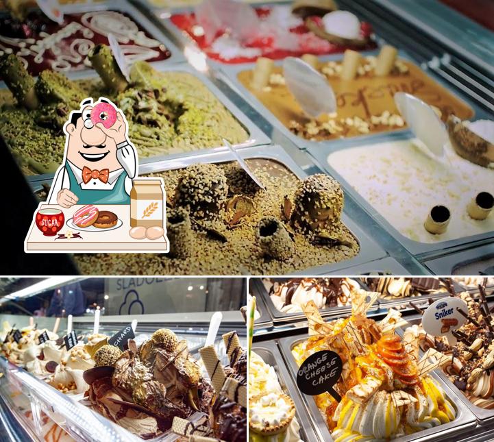 Banana split - ice cream shop propone un'ampia varietà di dessert