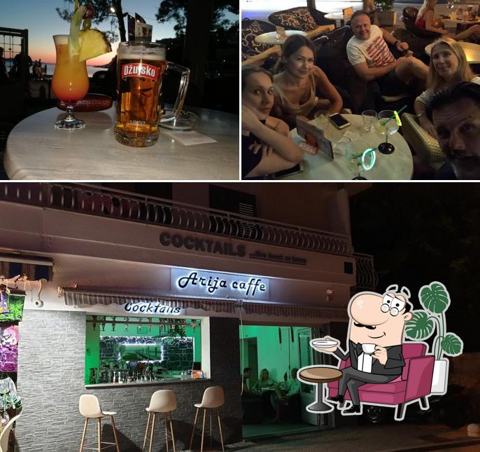 La immagine della interni e birra di Arija Caffe