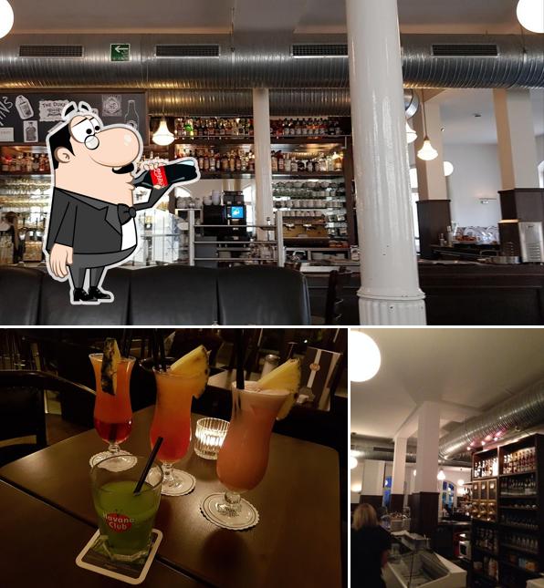 Café Restaurant VAU se distingue por su bebida y barra de bar