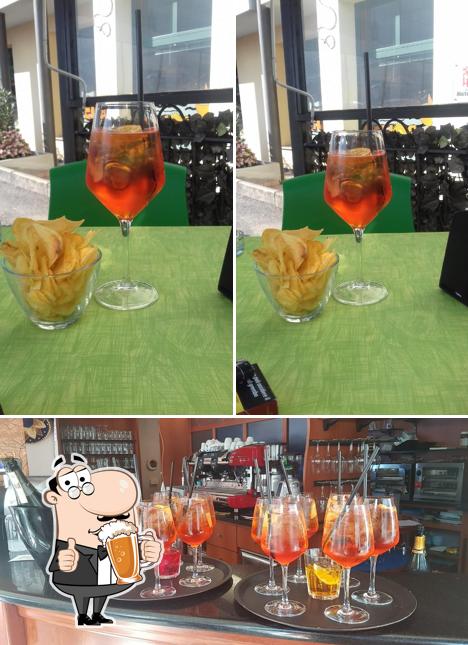 Puoi goderti un rinfrescante bicchiere di birra chiara o scura