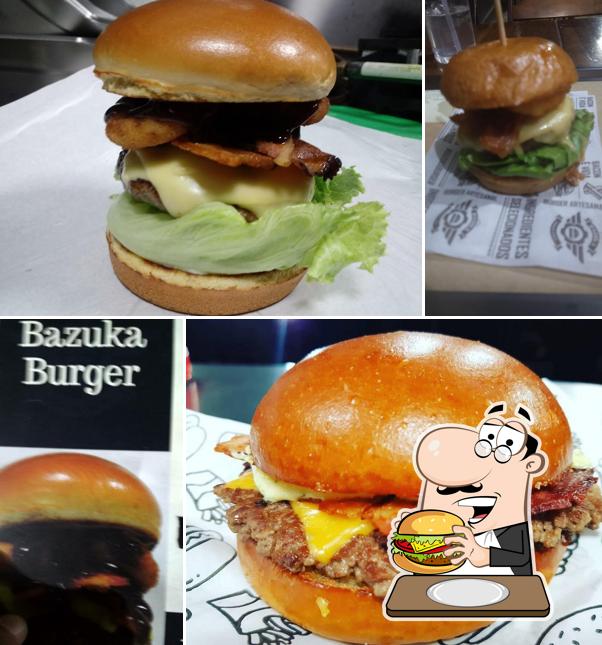 Experimente um dos hambúrgueres oferecidos no BAZUKA BURGER