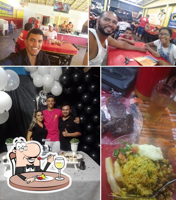 Confira a foto apresentando comida e interior no Chapa Quente Prime