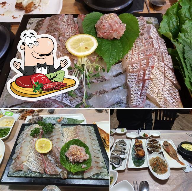 Try out meat dishes at 바다향횟집