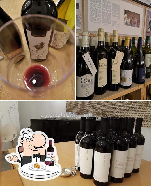 Приятно насладиться бокалом вина в "Wine Notes"