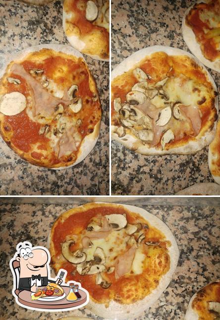 A La piazzetta pizzeria, puoi provare una bella pizza