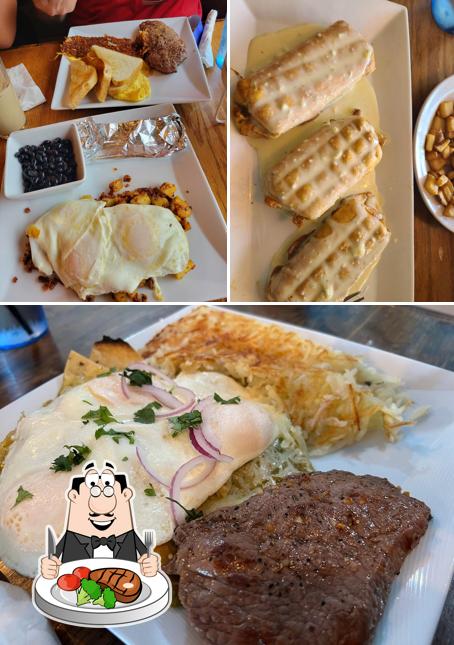 Попробуйте блюда из мяса в "La Casita Breakfast Cafe"