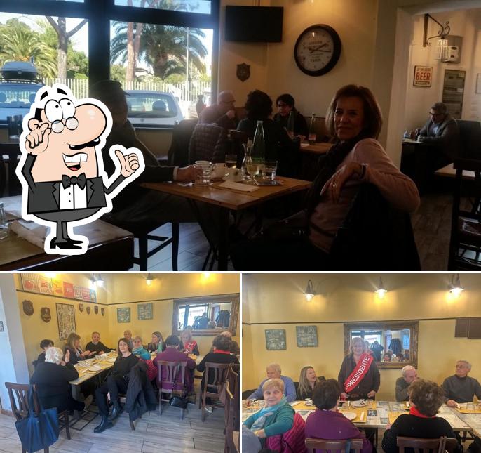 Siediti a un tavolo di Taverna Del Porto