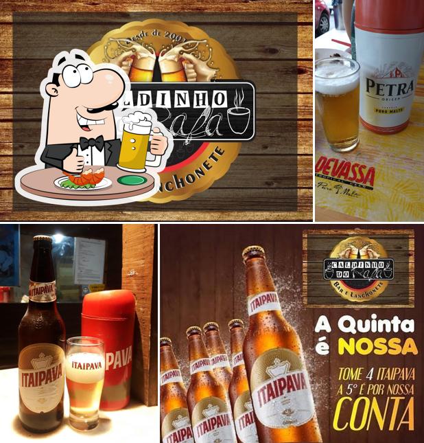 Peça um copo de cerveja leve ou escura