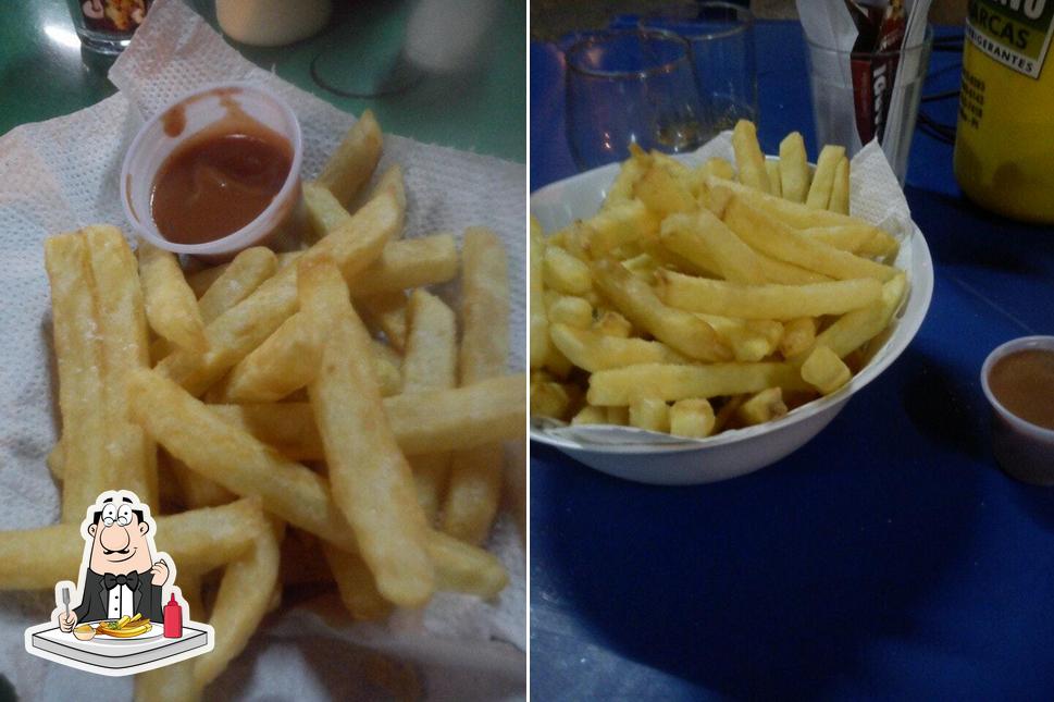 Experimente batatas fritas no Tia Maria Lanches