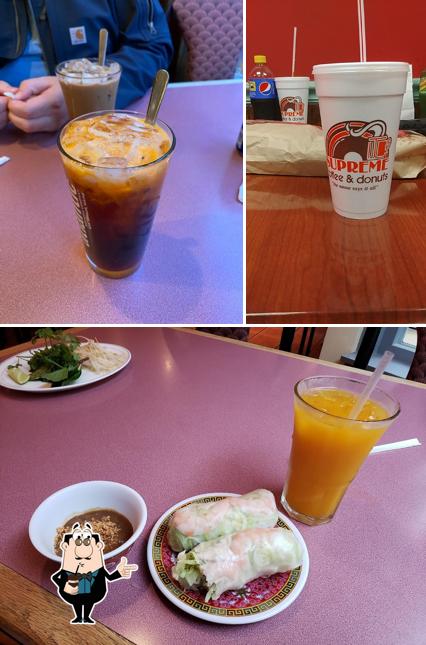 Disfrutra de una bebida en Que Huong Restaurant