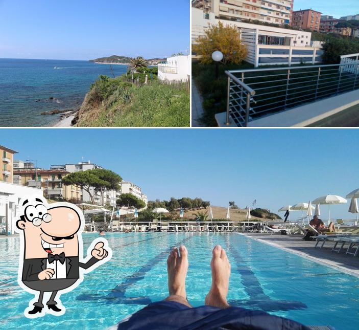 Guarda gli esterni di La Rosa dei Venti Resort Resort a Piombino direttamente sul Mare Vacanze in Toscana