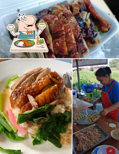 Food at เป็ดย่างลุงพงษ์