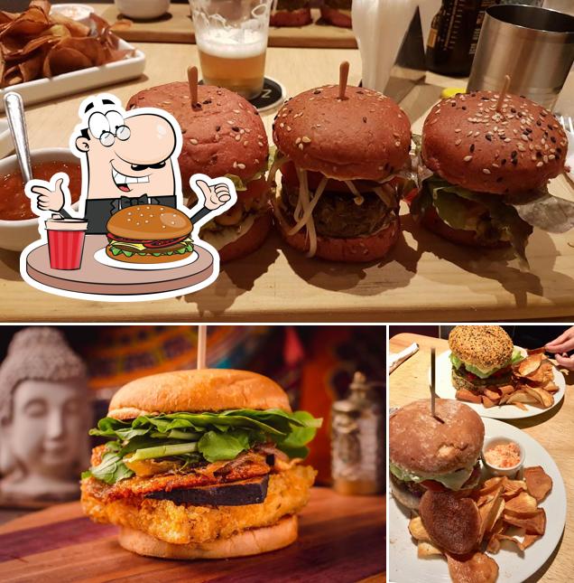Experimente um hambúrguer no Mantra Gastronomia e Arte