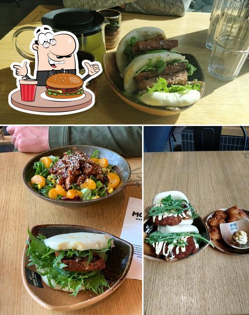 Попробуйте гамбургеры в "Momotoko Iso Omena"