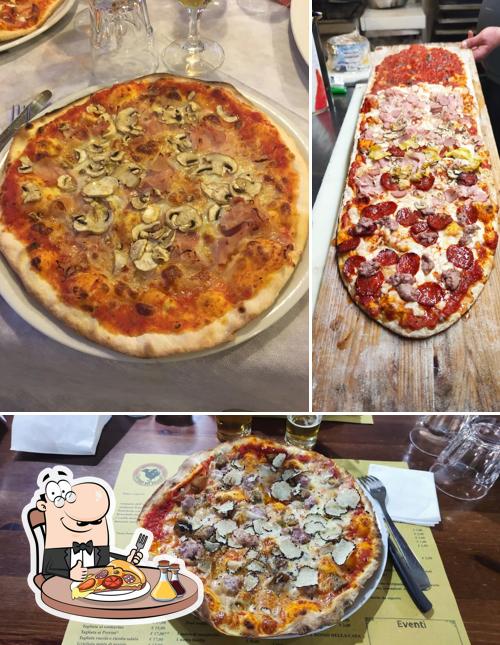 Elige una pizza en Osteria Pizzeria Bar del Palazzo