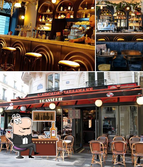 Voici l’image représentant la comptoir de bar et intérieur sur L'Arcade