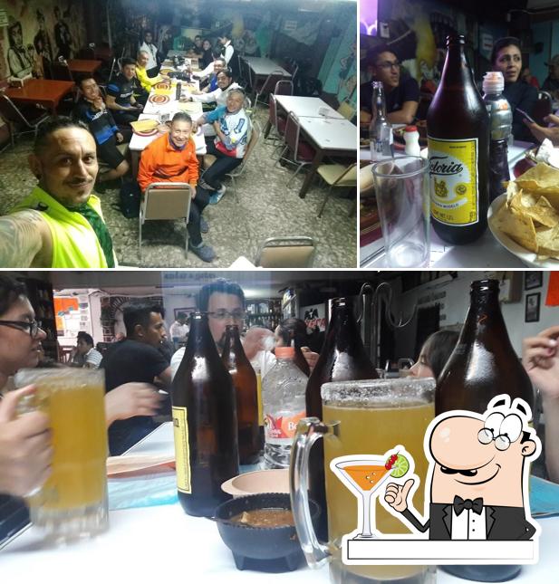 Las imágenes de bebida y comedor en Restaurante La Cueva