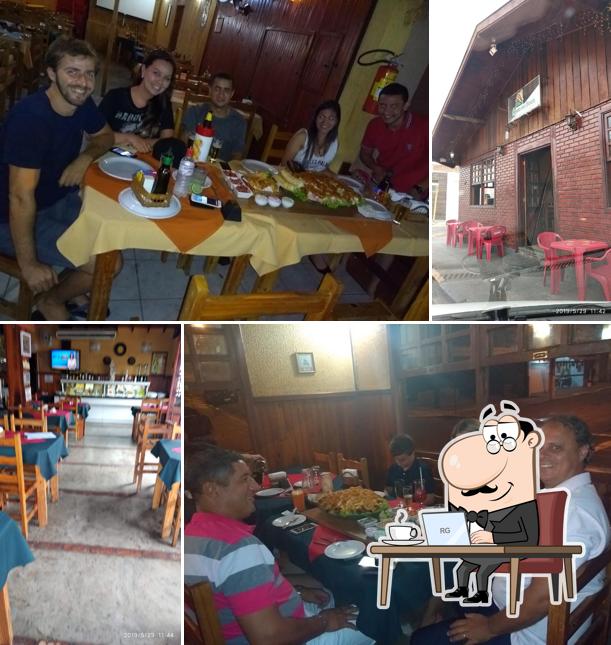 Veja imagens do interior do Pizzaria Água na Boca