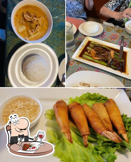 Pide un plato con carne en White Jasmin Thai Cuisine
