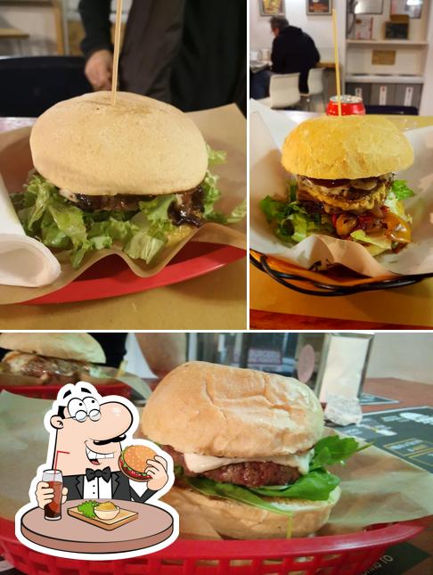 Ordina un hamburger a Qualeaty Hamburgeria Torino