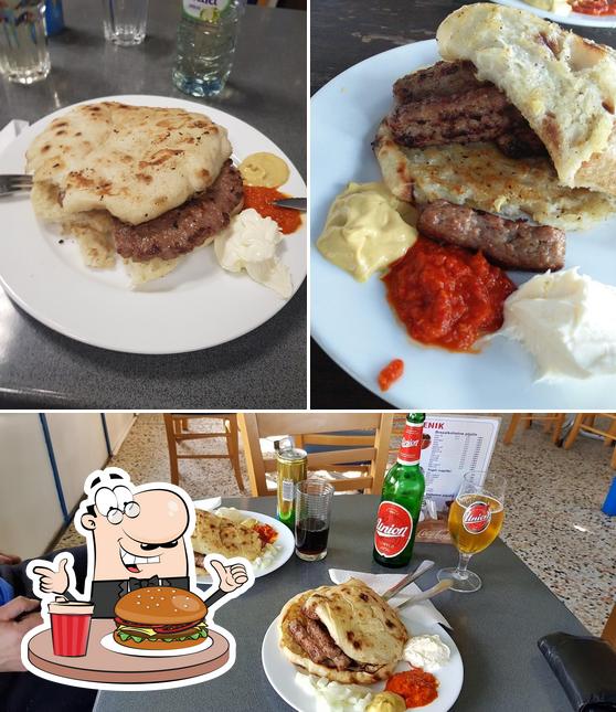 Essayez un hamburger à Okrepčevalnica-Slaščičarstvo Eštref Ajvazi s.p