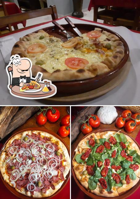 Experimente pizza no Cantinho dos Amigos Restaurante e Pizzaria