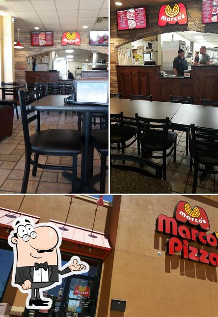 El interior de Marco's Pizza