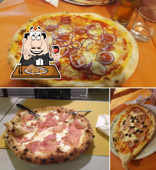 Scegli una pizza a Pizzeria Cometa