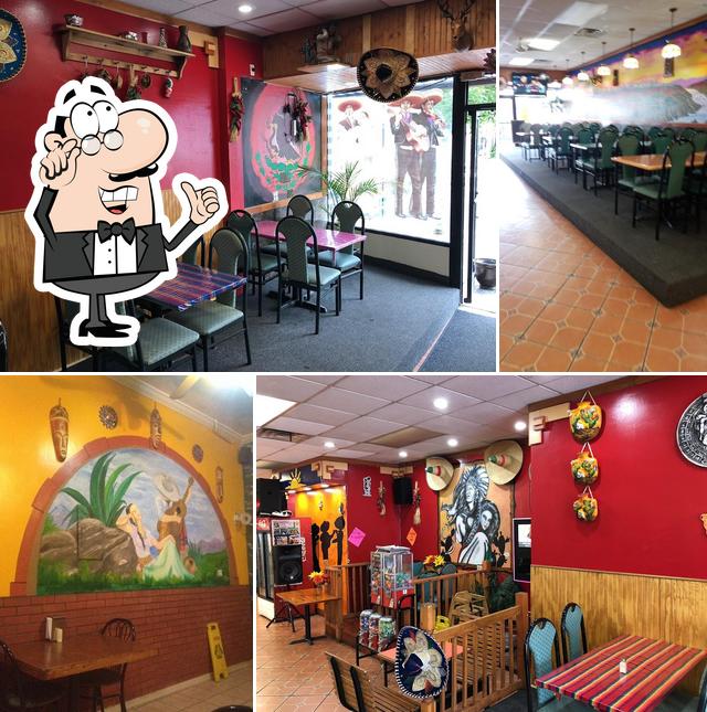 El interior de Esmeralda Mexican Restaurant