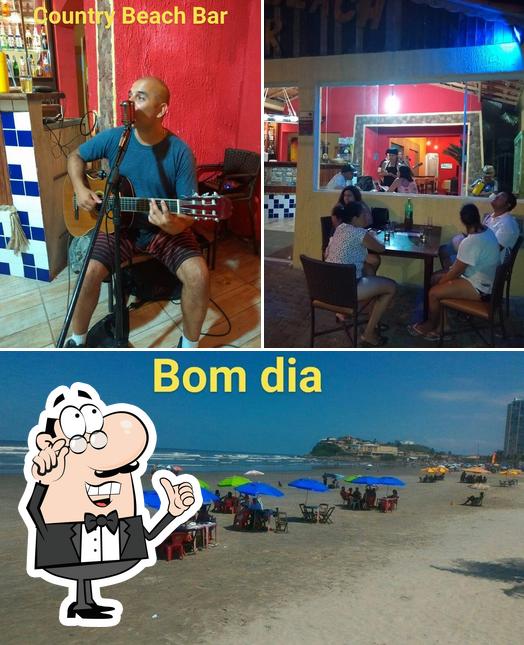 O interior do Country Beach Bar