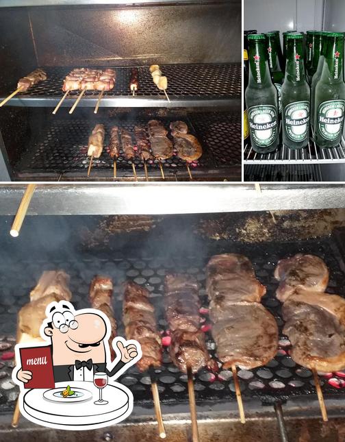 Entre diversos coisas, comida e cerveja podem ser encontrados no Happy Hour Empório