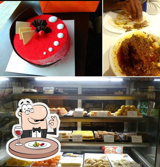 Food at MRA Bakery (Edapazhanji)