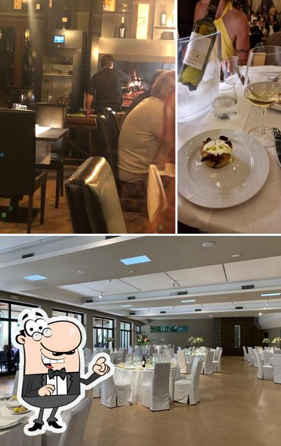 La interni e tavolo da pranzo del ristorante