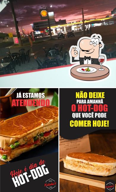 Esta é a imagem apresentando comida e interior no Kekinha's Hot Dog