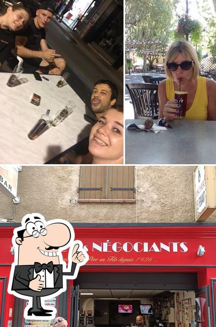 Look at this image of Café Des Négociant