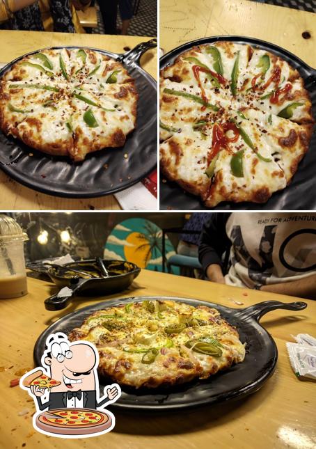 Pick pizza at Chaiholic 2.0