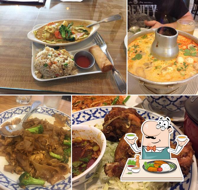 Блюда в "Thai Kitchen Simi Valley"