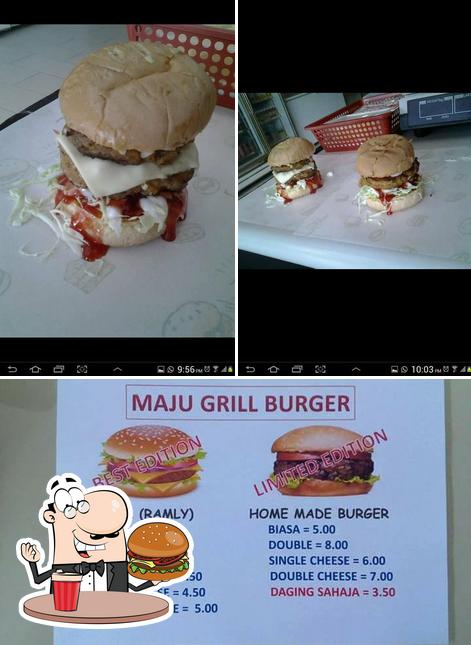 Prenditi un hamburger a Maju Grill Burger