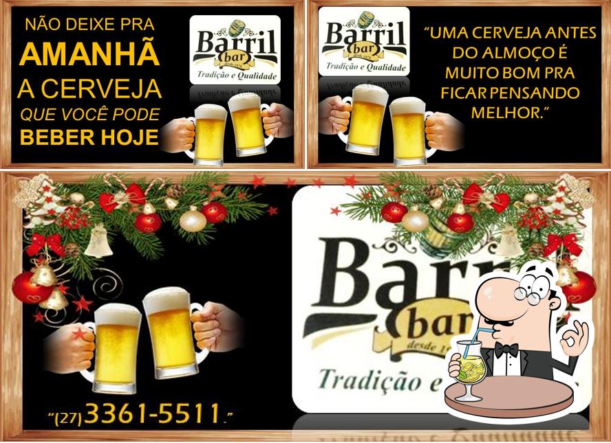 Tome uma bebida do menu