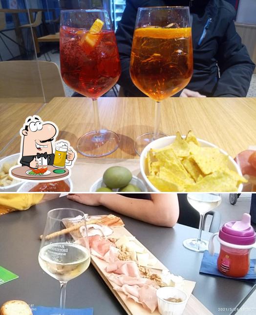 Puoi goderti un rinfrescante bicchiere di birra chiara o scura