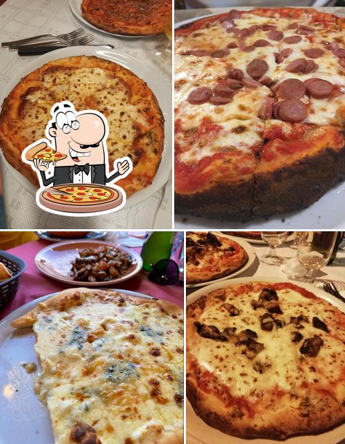 Prenditi una pizza a Ristorante Pizze e Cassatelle