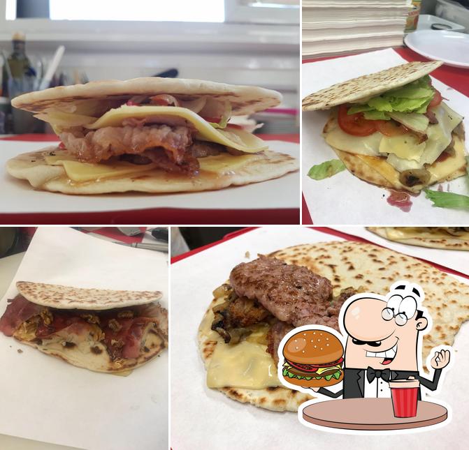 Prova un hamburger a La Piadina di razza