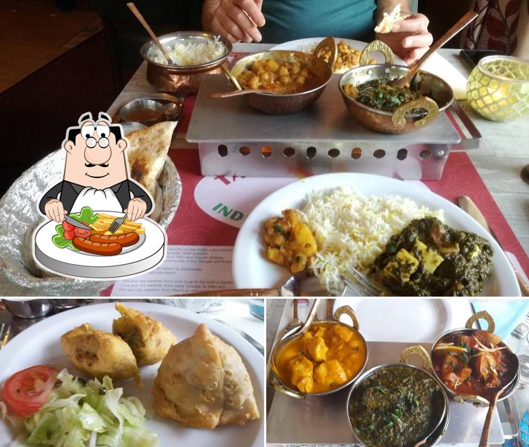 Еда в "Taste of India Restaurant"