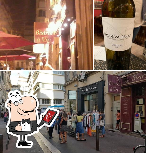 Parmi les différentes choses de la extérieur et la de l'alcool, une personne peut trouver sur Le Bistrot à Vin