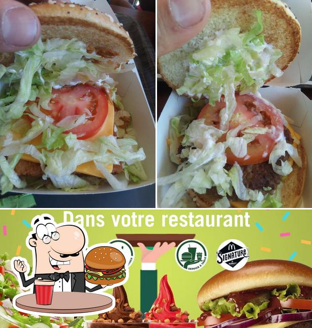 Commandez un hamburger à McDonald's